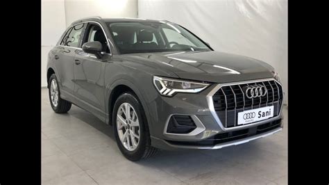 Audi Q3 di colore grigio metallizzato