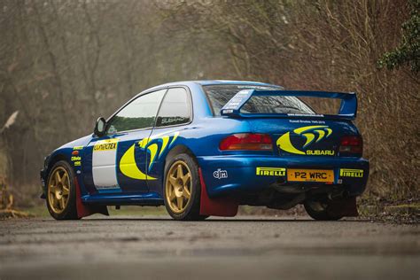 Valentino Rossi alla guida di una Subaru Impreza WRC