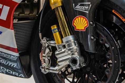 Schematico di una forcella motociclistica con olio