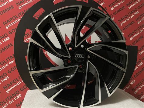 Design laterale Audi TT con cerchi da 17 pollici