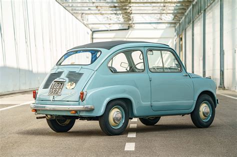 Fiat 600 in un contesto urbano
