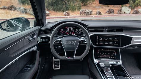 Interni dell'Audi RS 6 Avant con Virtual Cockpit