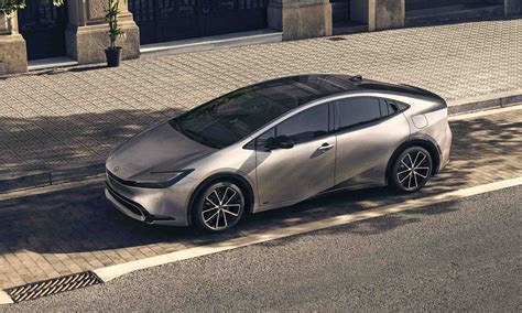 Toyota Prius 2023 design esterno