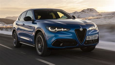Alfa Romeo Stelvio SUV esterno