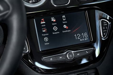 Interni Opel Karl Rocks con sistema Intellilink