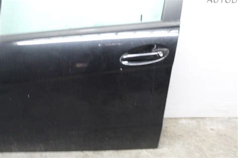 Parti inferiori portiera Mercedes-Benz Classe A W169 con segni di ruggine