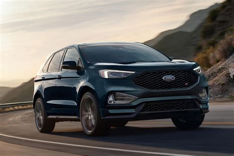 Ford Edge in autostrada