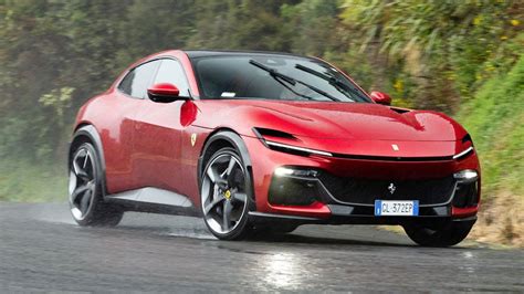 Dettaglio fari anteriori Ferrari Purosangue
