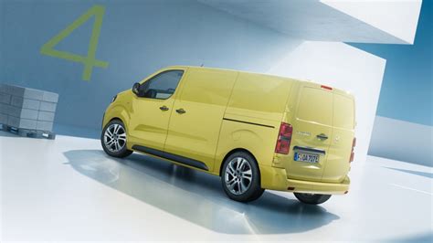 Opel Combo Electric e Vivaro Electric in un contesto urbano