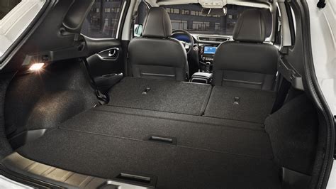 Vano bagagli Nissan Qashqai con pannello sollevato
