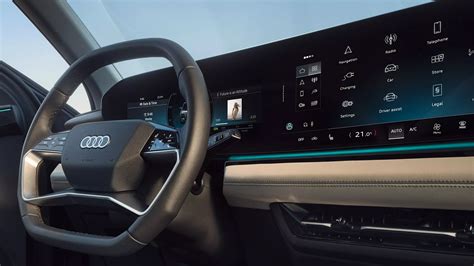 Interni Audi Q8 e-tron con display