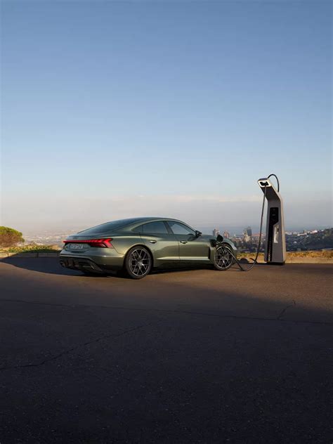 Audi e-tron GT in ricarica rapida