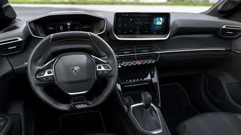 Peugeot 208 in un ambiente urbano moderno