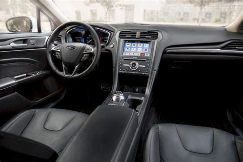 Interno Ford Mondeo Station Wagon con schermo touchscreen