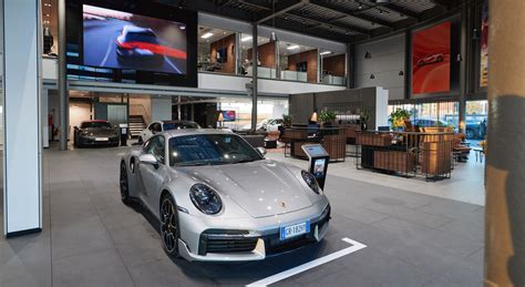 Showroom di un concessionario automobilistico