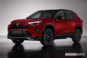 Toyota RAV4 anteriore e laterale