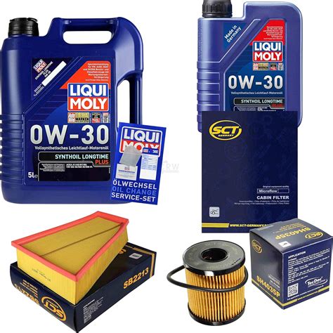 Un kit di filtri e olio motore per auto