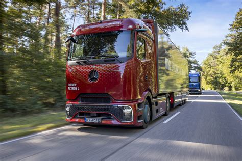 Mercedes-Benz Actros L ProCabin in movimento