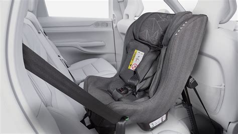 Seggiolino Volvo orientato in senso contrario di marcia