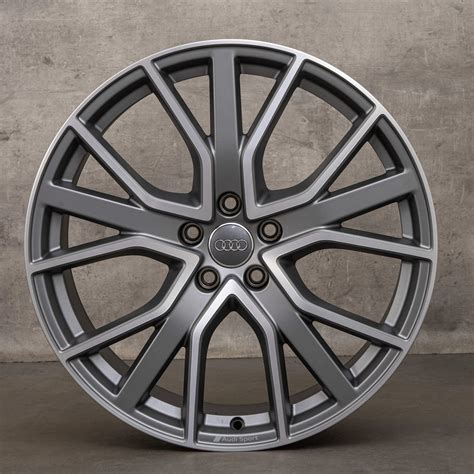 Comparazione estetica tra cerchi originali e aftermarket su auto