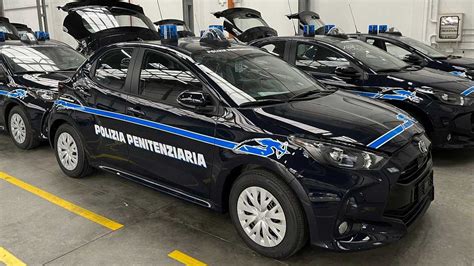 Toyota Yaris Hybrid in livrea Polizia Penitenziaria