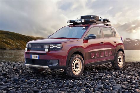 Fiat Panda 4x4 in un ambiente urbano