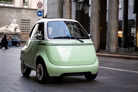 Microcar Microlino con porta anteriore