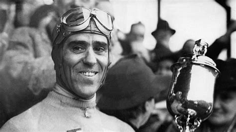 Foto d'epoca di Tazio Nuvolari al volante