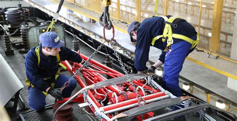 Tecnico specializzato Auto.SI Srl durante un intervento di manutenzione