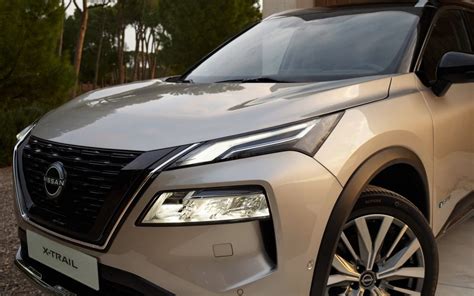 Nissan X-Trail esterno frontale