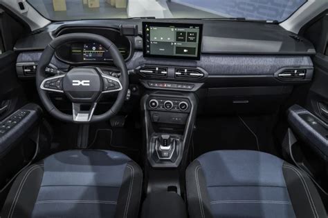 Interni Dacia Sandero Streetway con schermo multimediale da 10 pollici