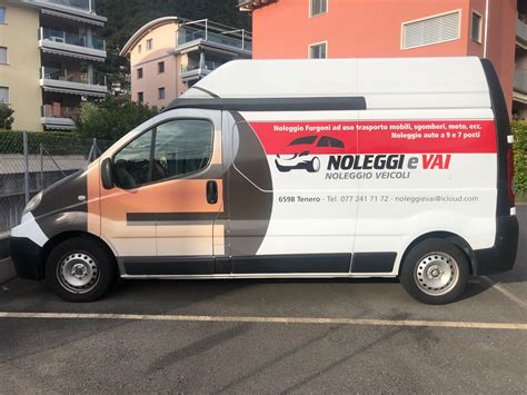 Icone che rappresentano auto, furgoni e un calendario per il noleggio