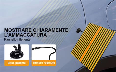 Dettaglio di una ammaccatura su un pannello di carrozzeria
