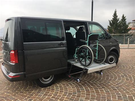 Veicolo adattato per trasporto disabili