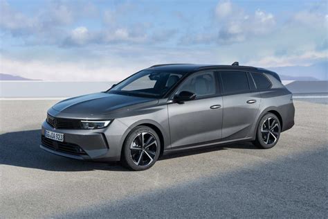 Opel Astra Sports Tourer vista laterale