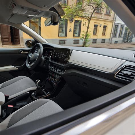 Interni della Volkswagen T-Cross con Digital Cockpit