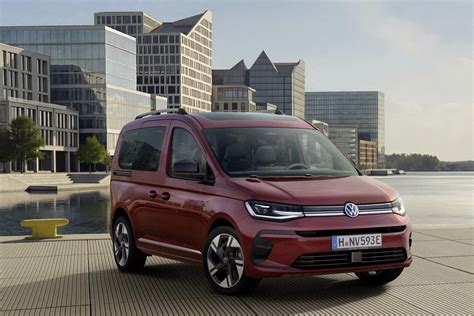 Volkswagen Caddy su strada con accessori