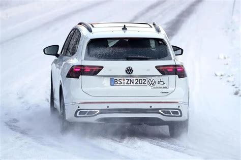 Volkswagen Tiguan seconda generazione vista posteriore