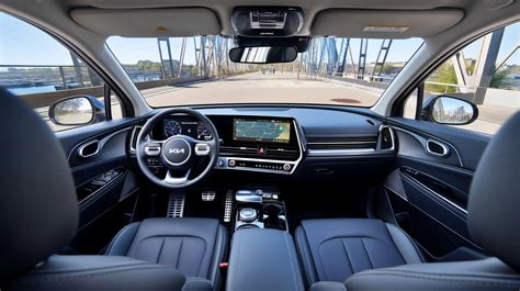 Interni del nuovo Kia Sportage con display curvo