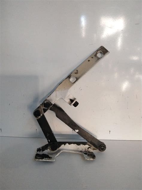 Cerniere cofano auto
