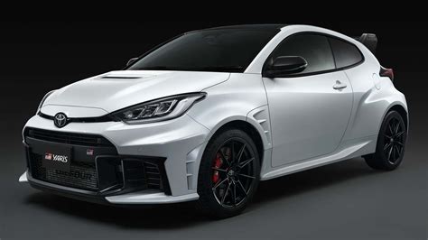 Dettaglio del frontale aggressivo della Toyota GR Yaris