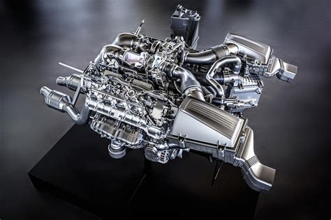 Motore V8 biturbo della Mercedes-AMG GT R