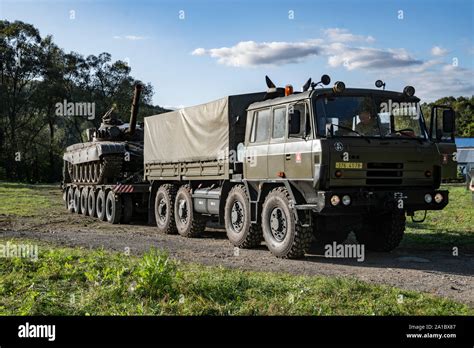 Autocarro pesante in fase di revisione