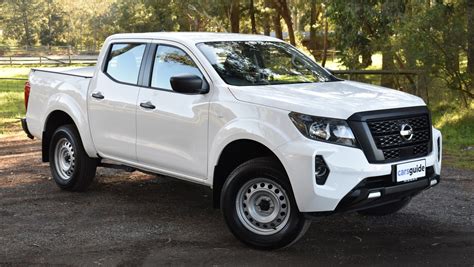 Nissan Navara in un paesaggio naturale