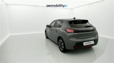 Peugeot 208 Grigio Selenium in movimento