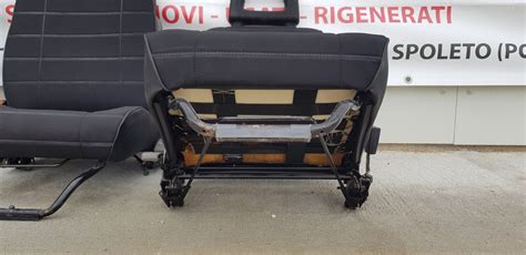 Interno della Fiat Panda 4x4 Sisley con sedili in velluto e finta pelle
