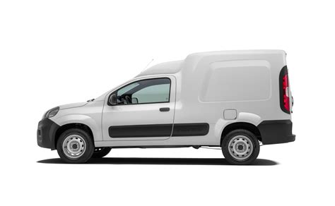 Fiat Fiorino in movimento su una strada panoramica