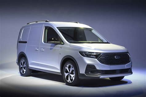Ford Transit Connect in movimento