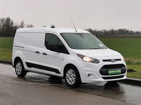 Vista laterale del Ford Transit Connect con porta scorrevole aperta