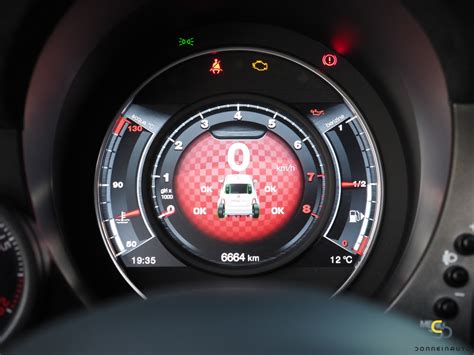 Cruscotto Fiat 500X con spie accese